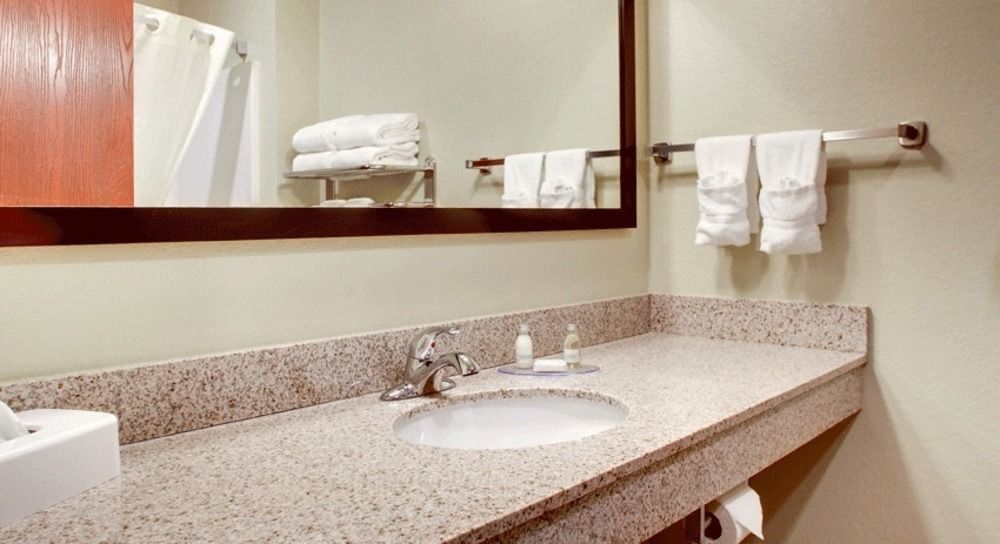 Hotel Cobblestone & - Harborcreek